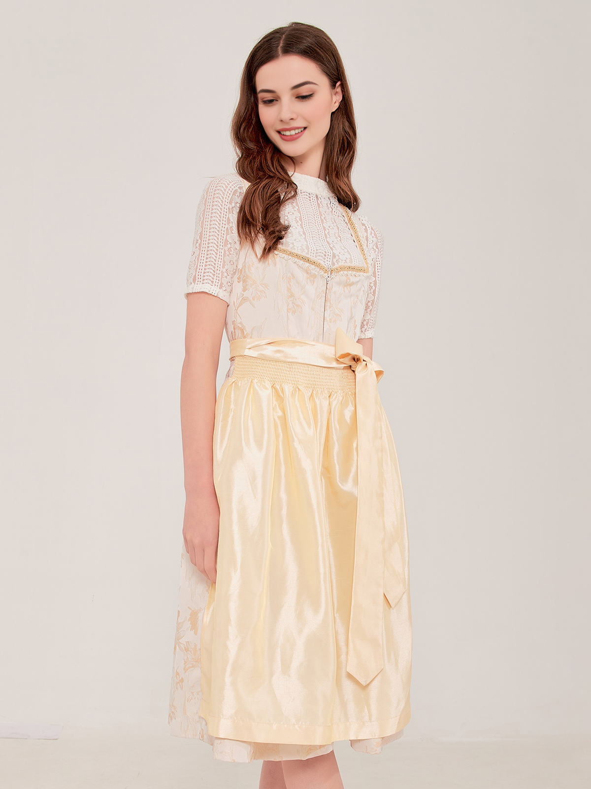 Modernes Dirndl in Gelb