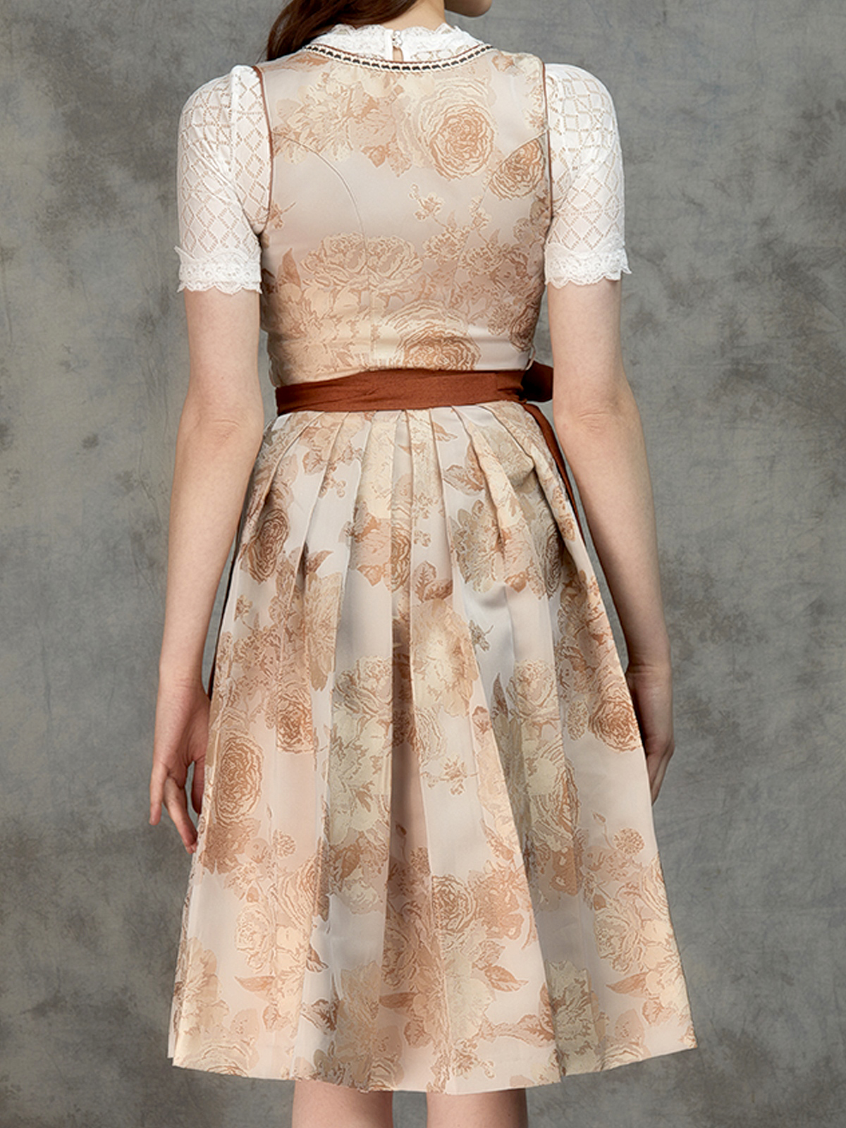 Dirndl in Braun – Elegant und zeitlos