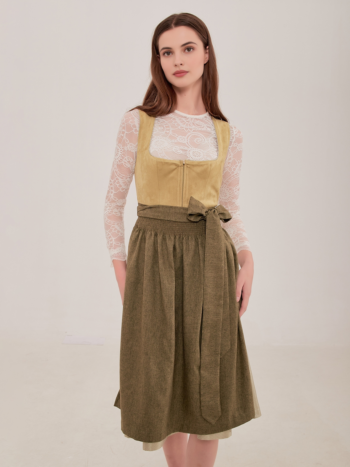 Hellblau Dirndl in Grün-Tönen