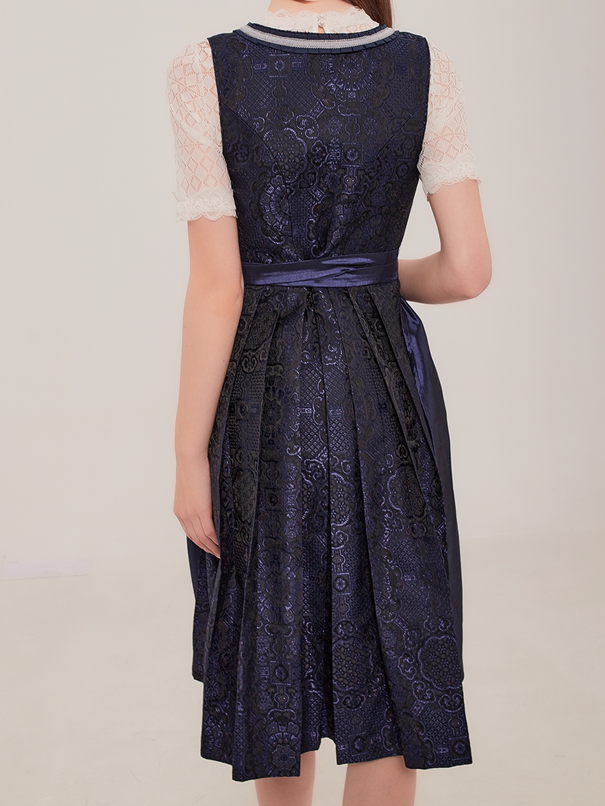 Dirndl in Blau – Inspiration für moderne Trachtenmode