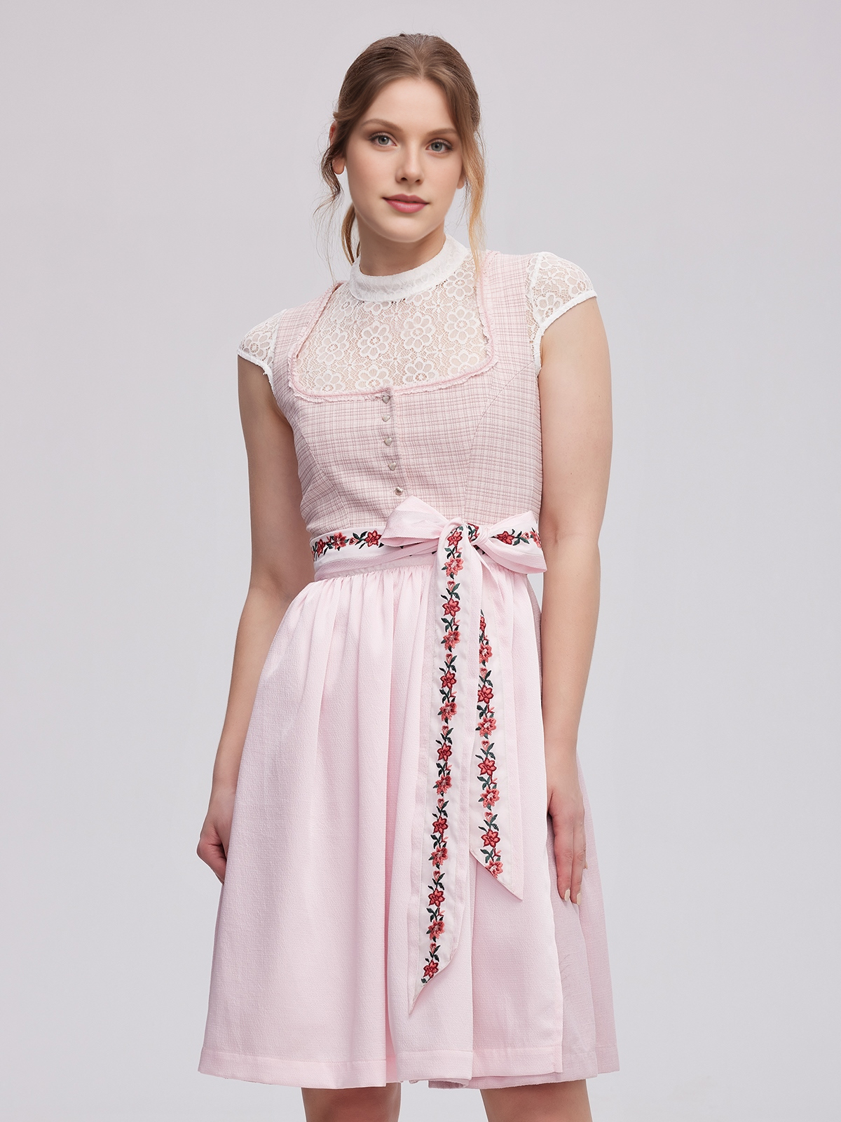 Dirndl in Rosa – stilvoll und feminin