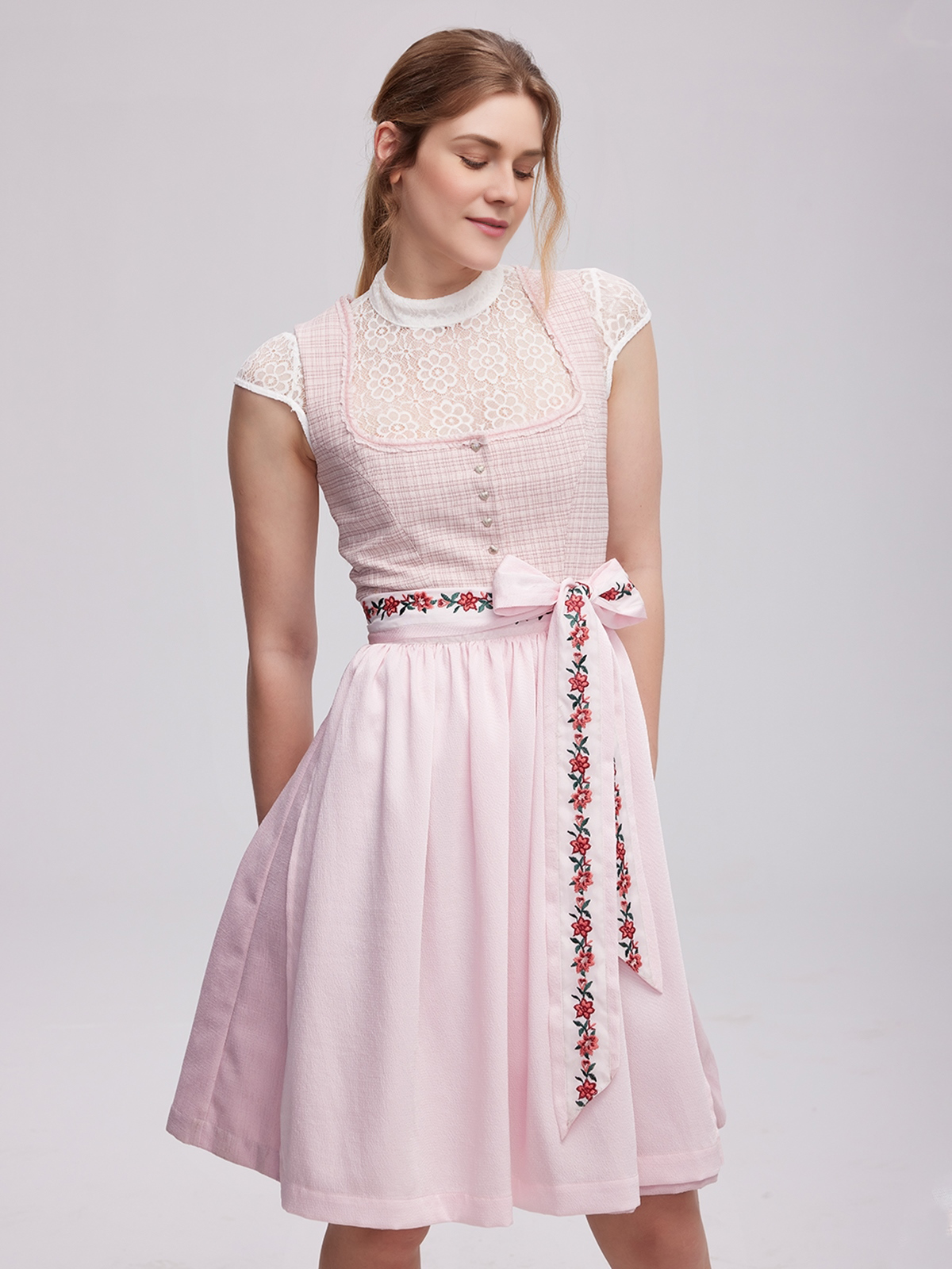 Dirndl in Rosa – feminin und stilvoll