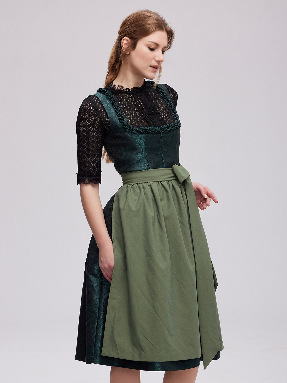 Dirndl in Grün mit floralem Muster