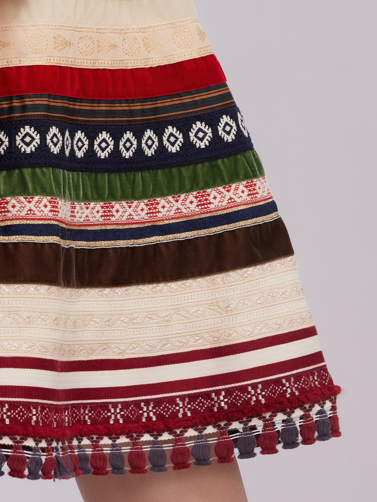 Dirndl in Rot mit traditionellem Schnitt