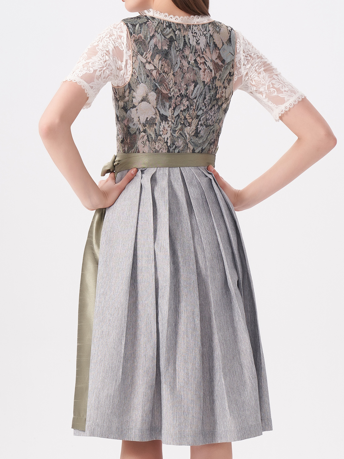 Dirndl mit Herzausschnitt in Grün