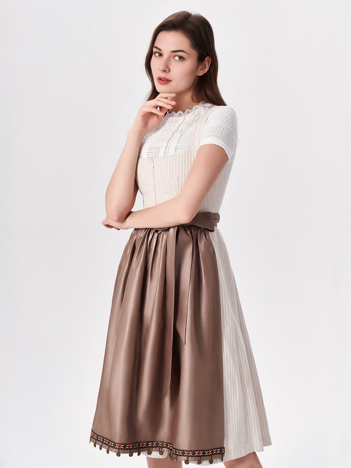 Dirndl in Midi-Länge