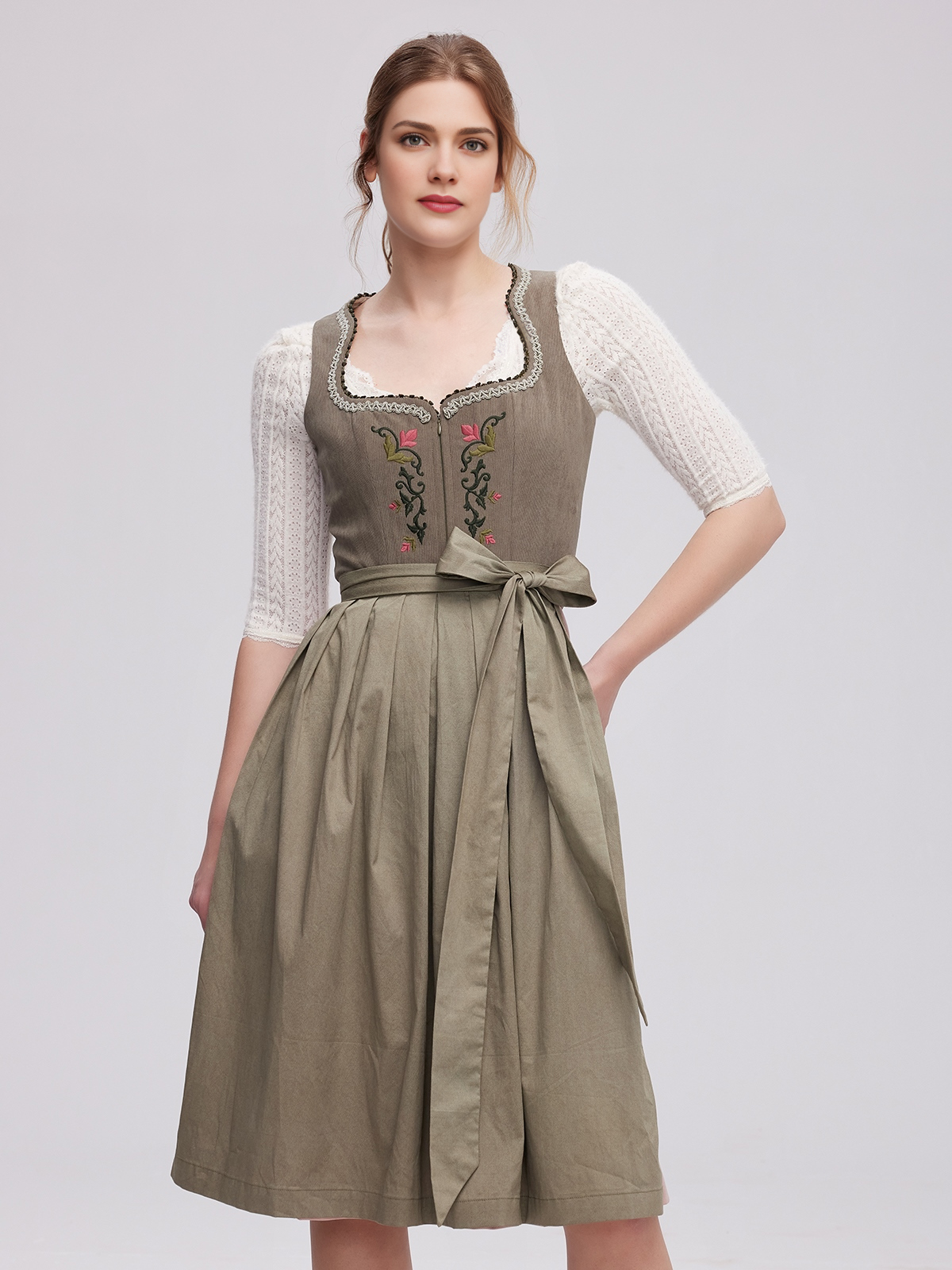 Traditionelles Janker Dirndl in Grün