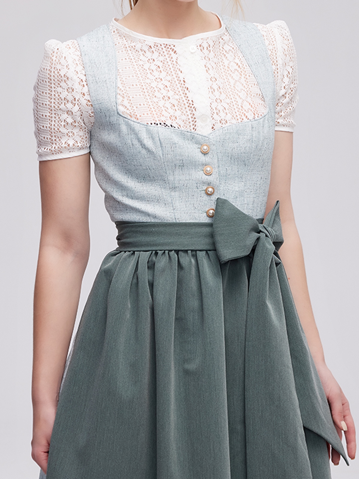 Dirndl Olivgrün – zeitlos & elegant