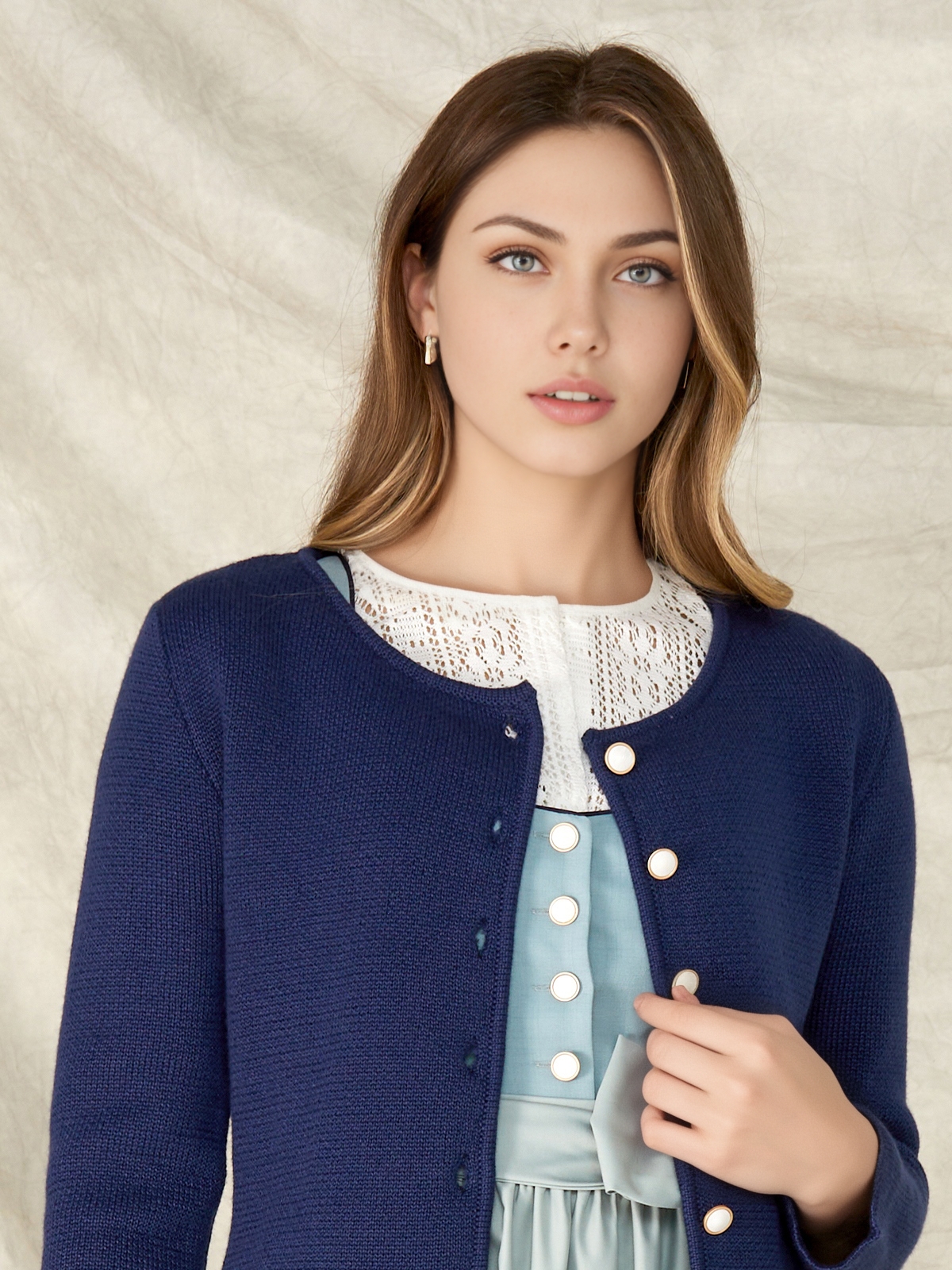 Dirndl in Marineblau