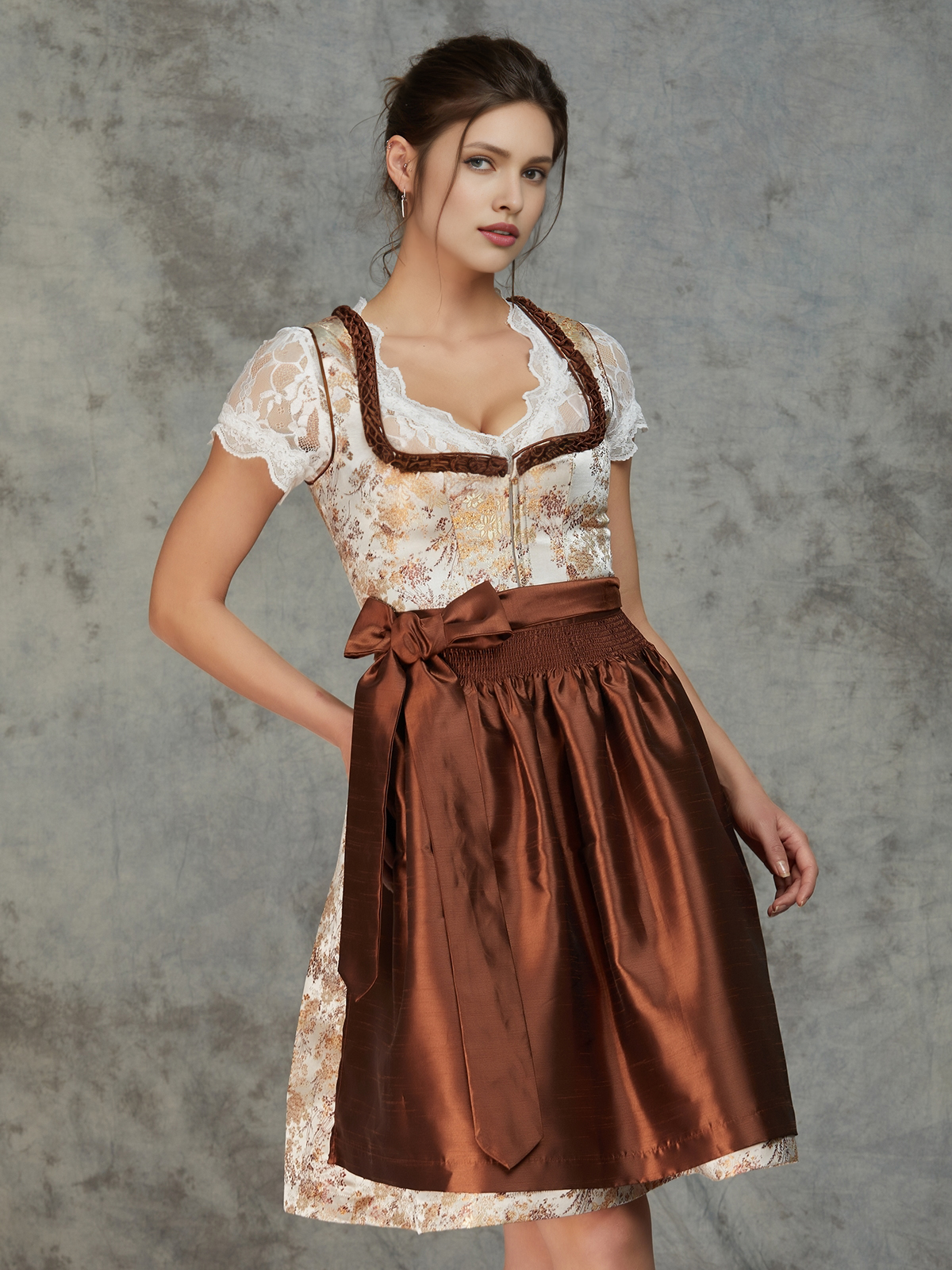 Dirndl in Gelb – ein farbenfroher Kontrast