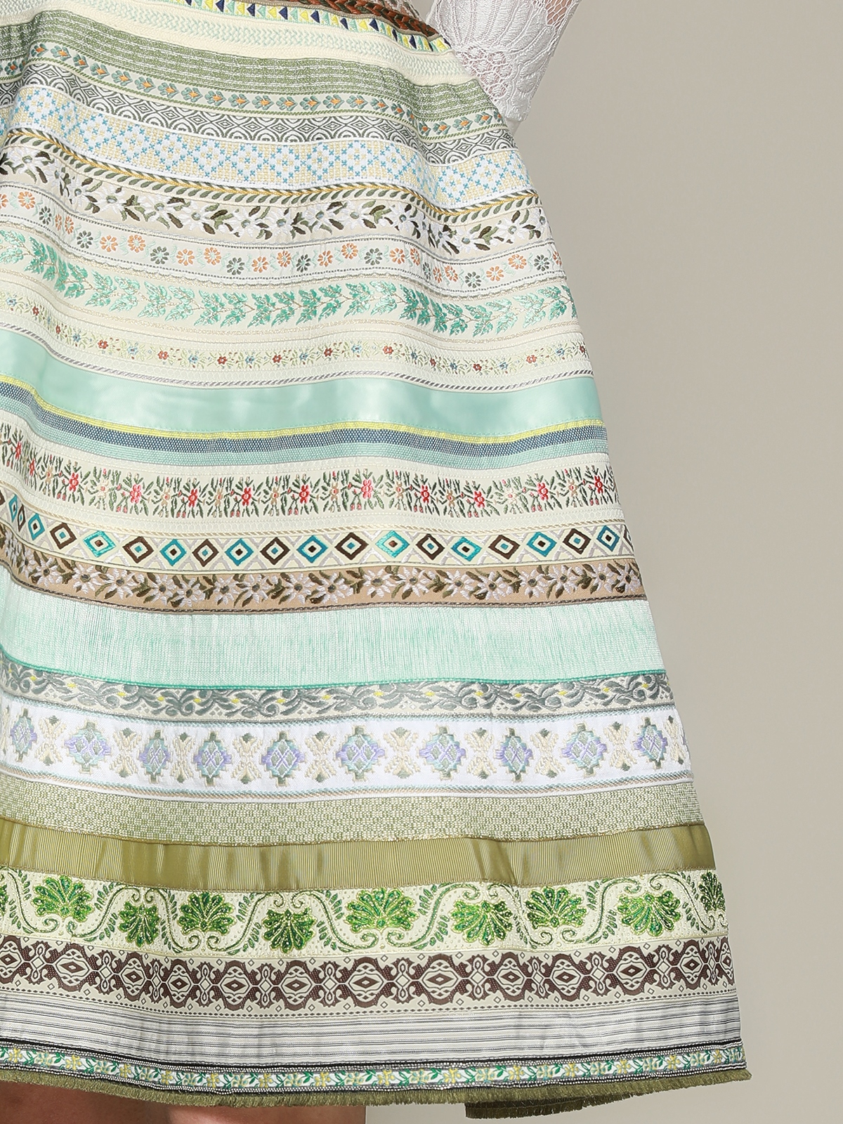 Dirndl in Grün – perfekt für Festivals und Hochzeiten