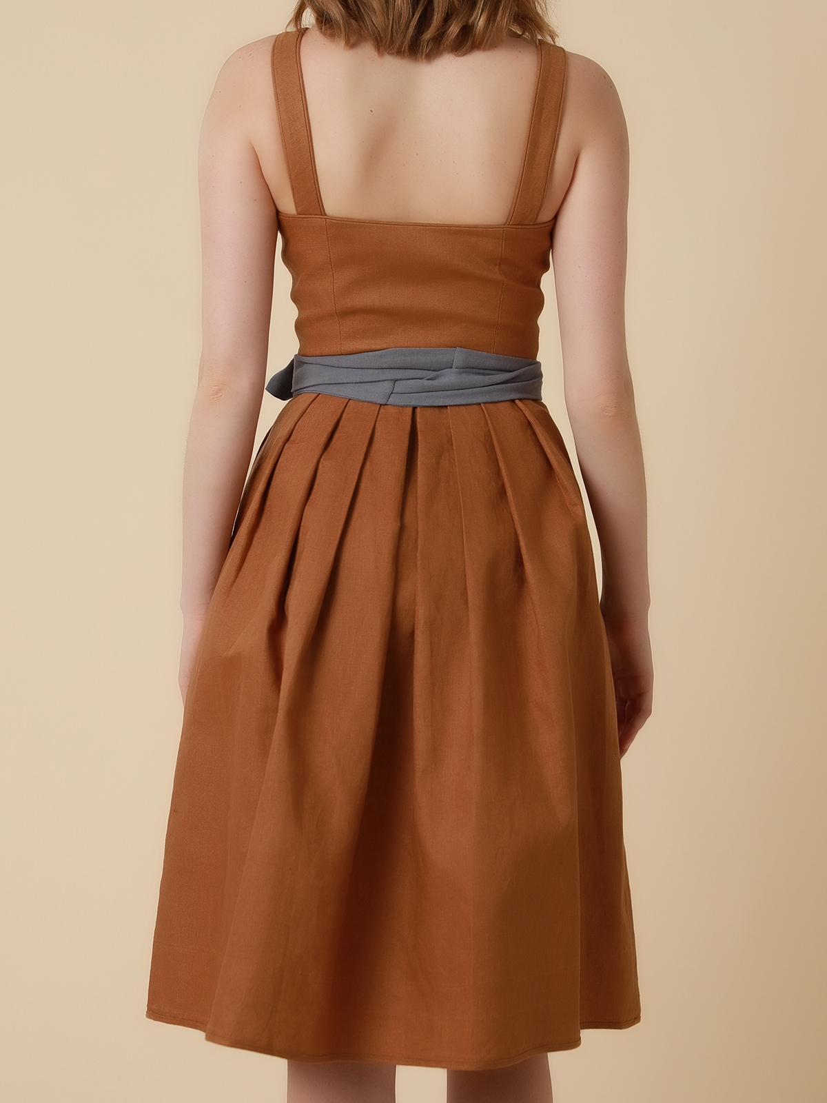 Dirndl mit Langarmbluse in Gelb