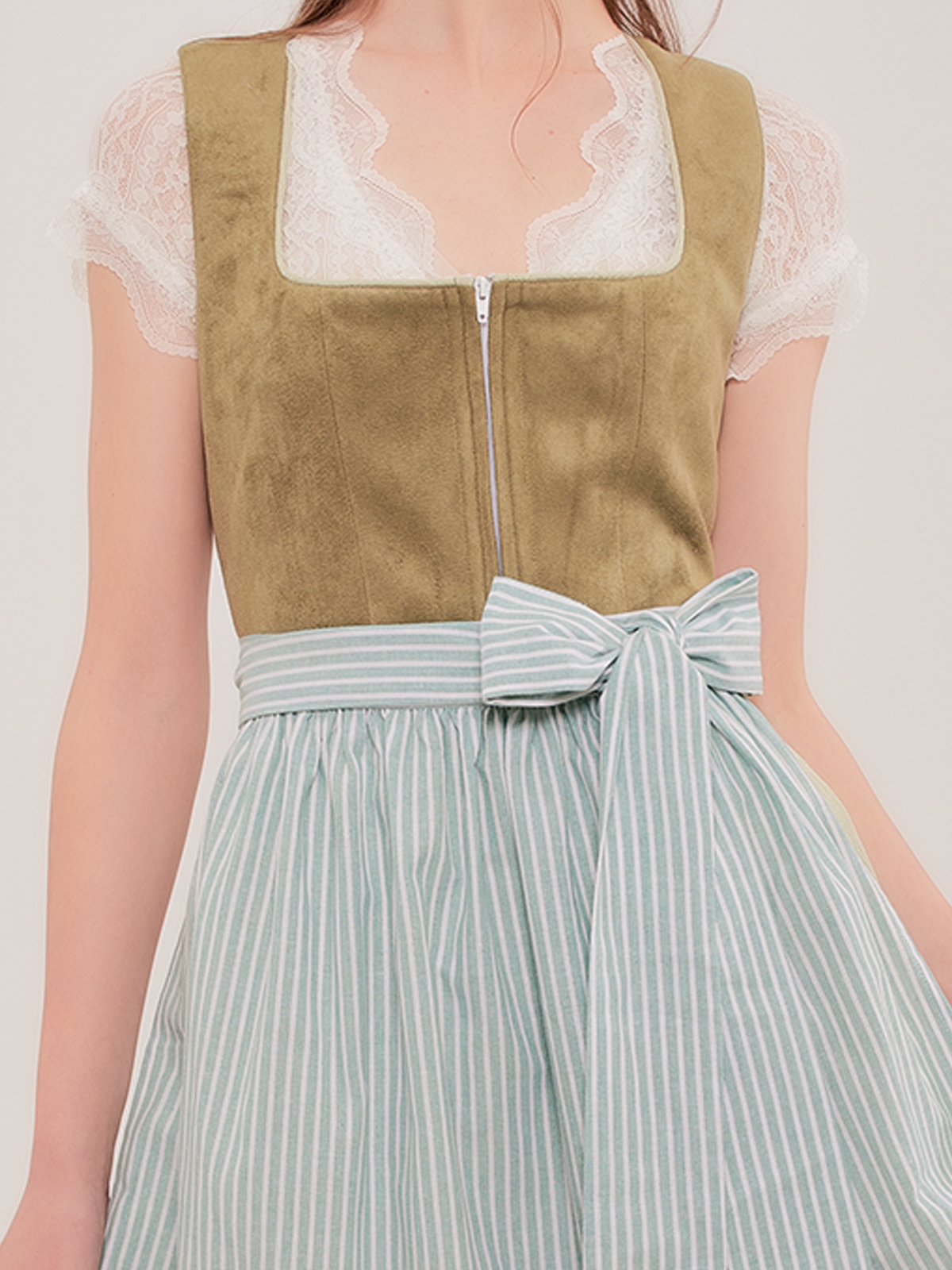 Dirndl mit Reißverschluss vorne in Grün