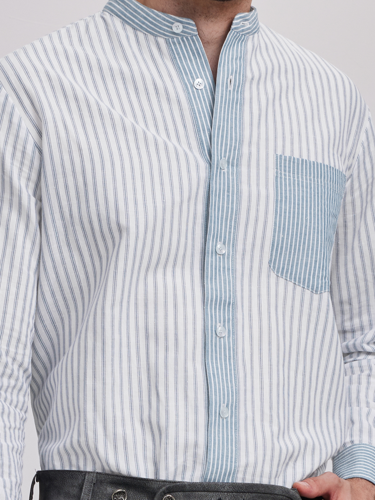 Moderne Dirndlbluse mit Spitze