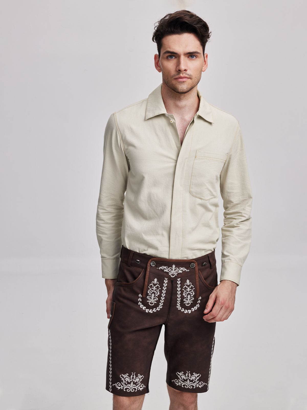 Modernes Dirndl in Beige und Grün