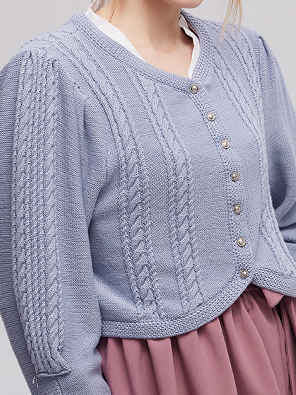 Traditionelle blaue Dirndl Bluse Langarm mit modernem Schnitt