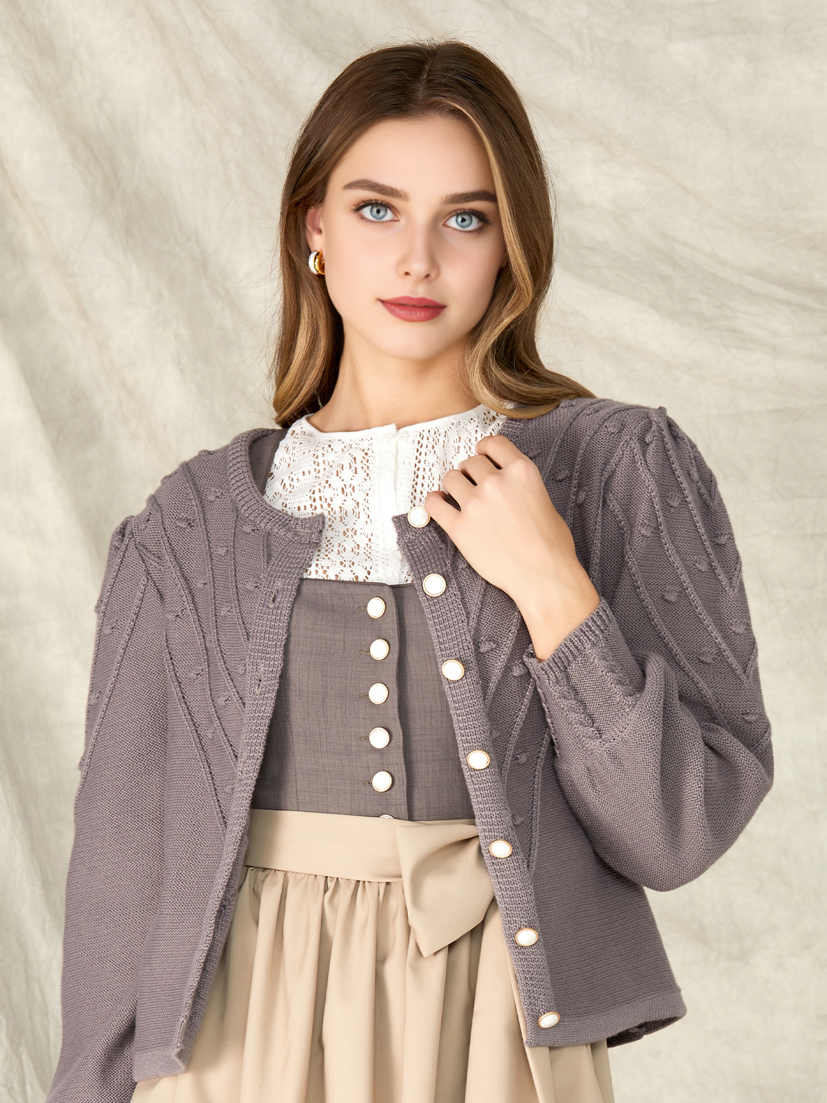 Stylische Sommerbluse kurzarm in Grau