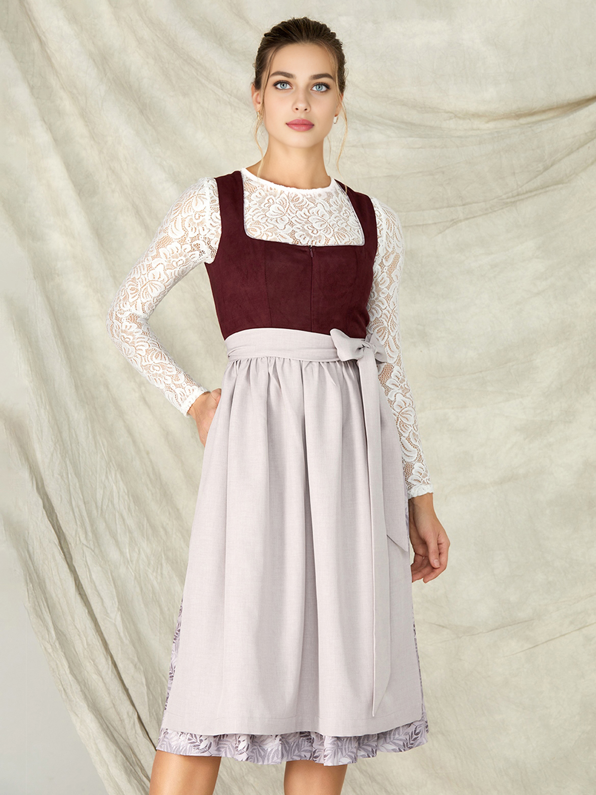 Modernes Dirndl in Lila mit tailliertem Schnitt