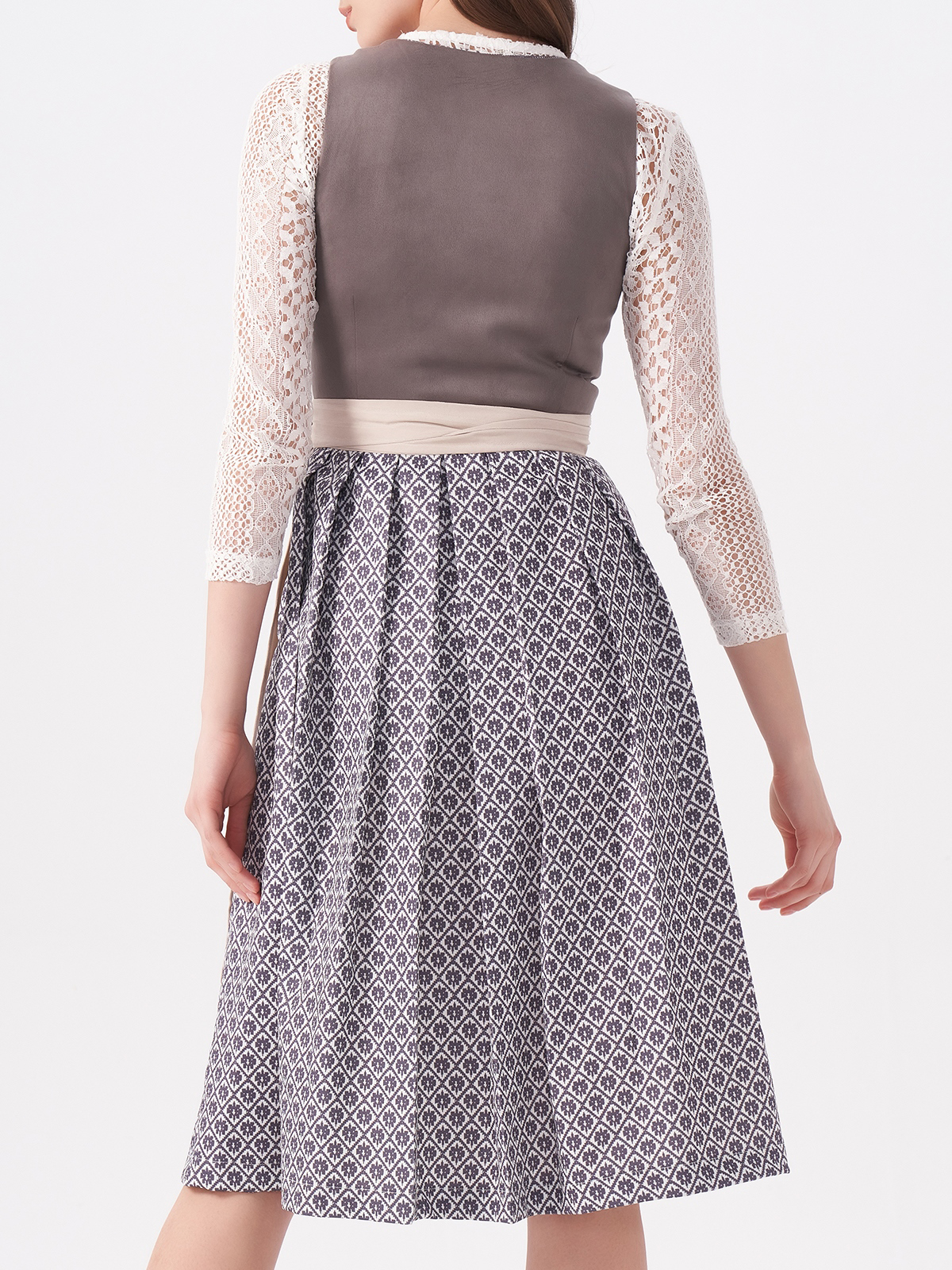Modernes graues Dirndl mit schlichter Eleganz