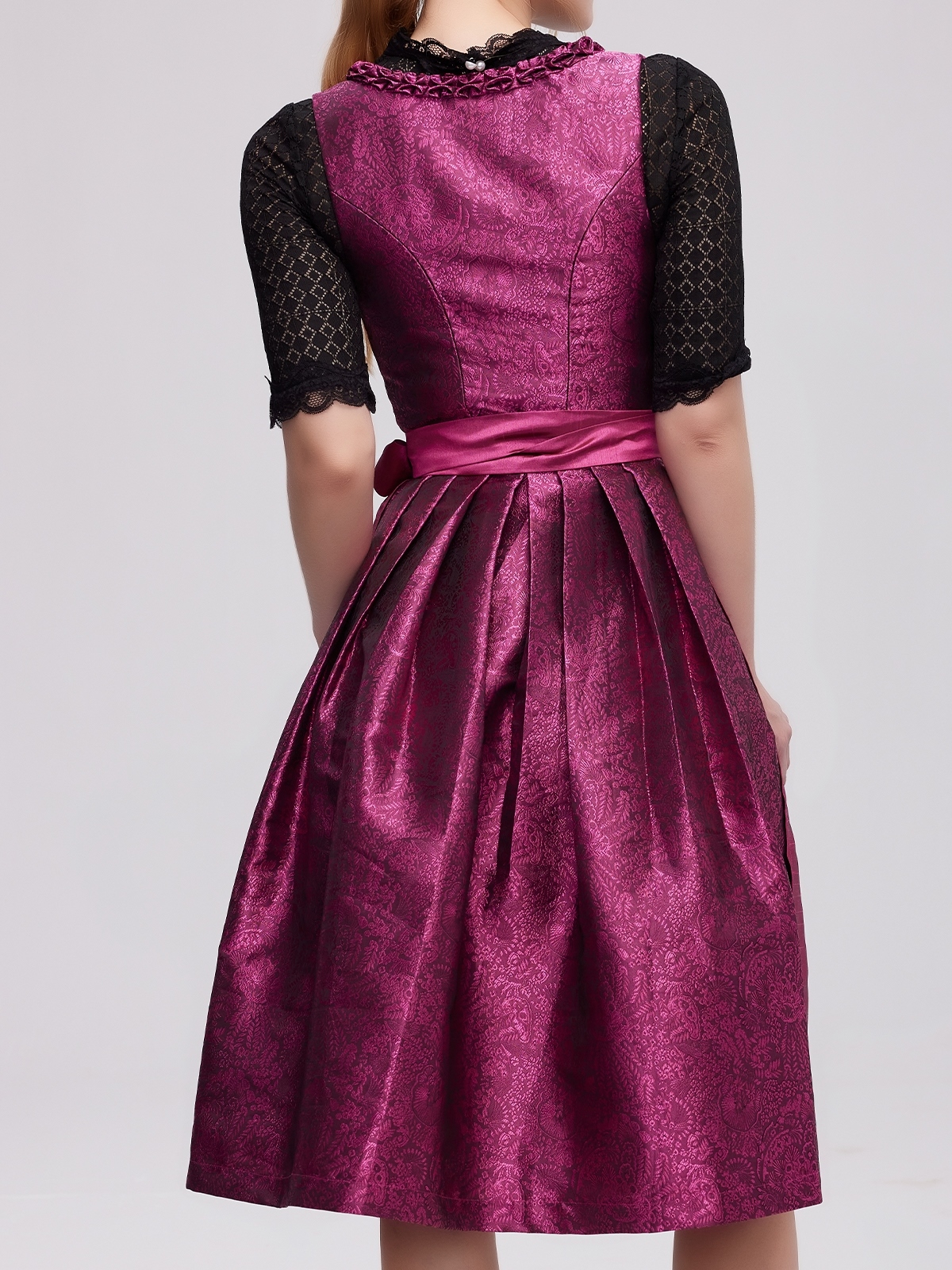 Dirndl in Pink mit Herzausschnitt