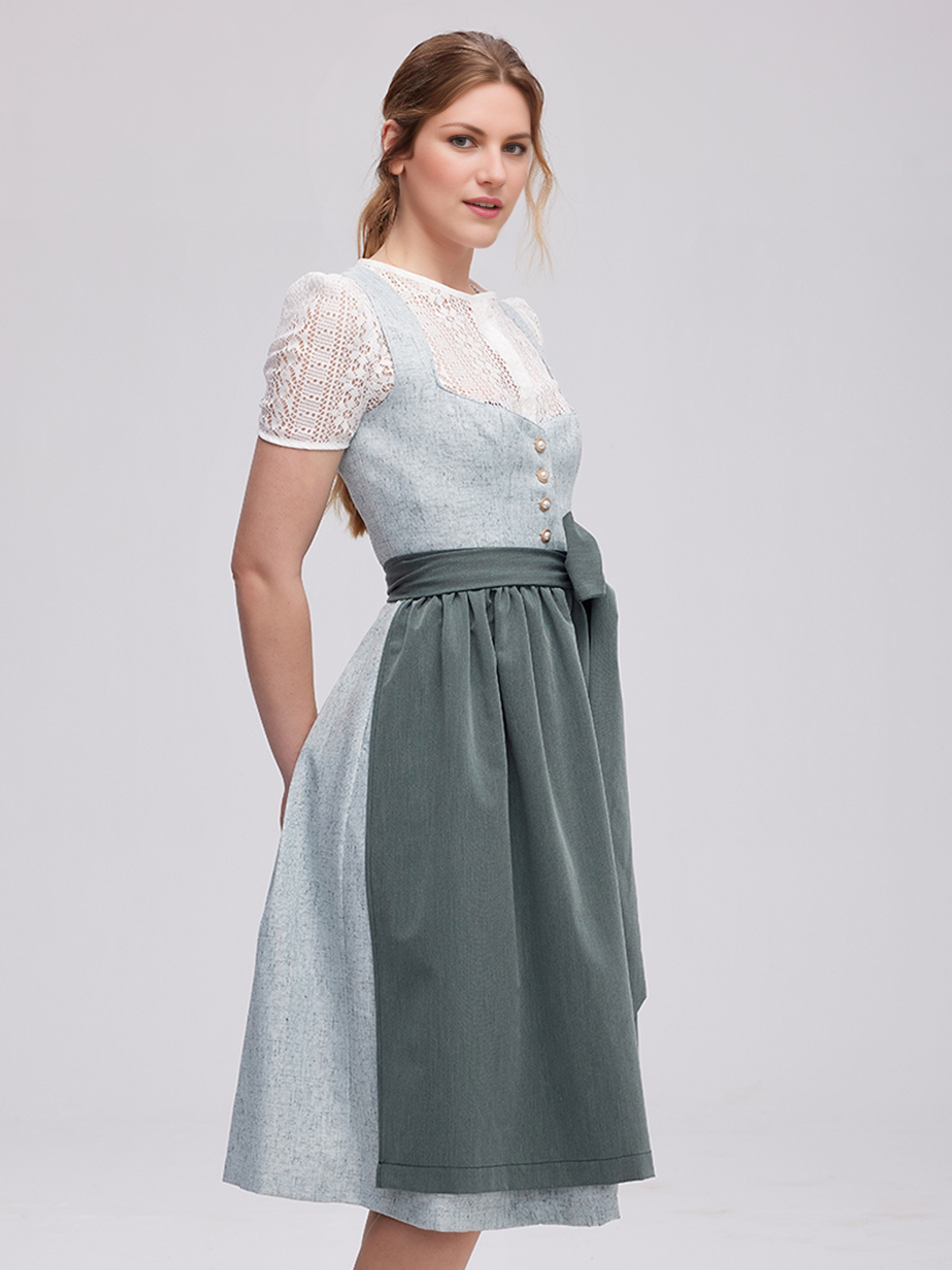 Modernes Dirndl in Grün