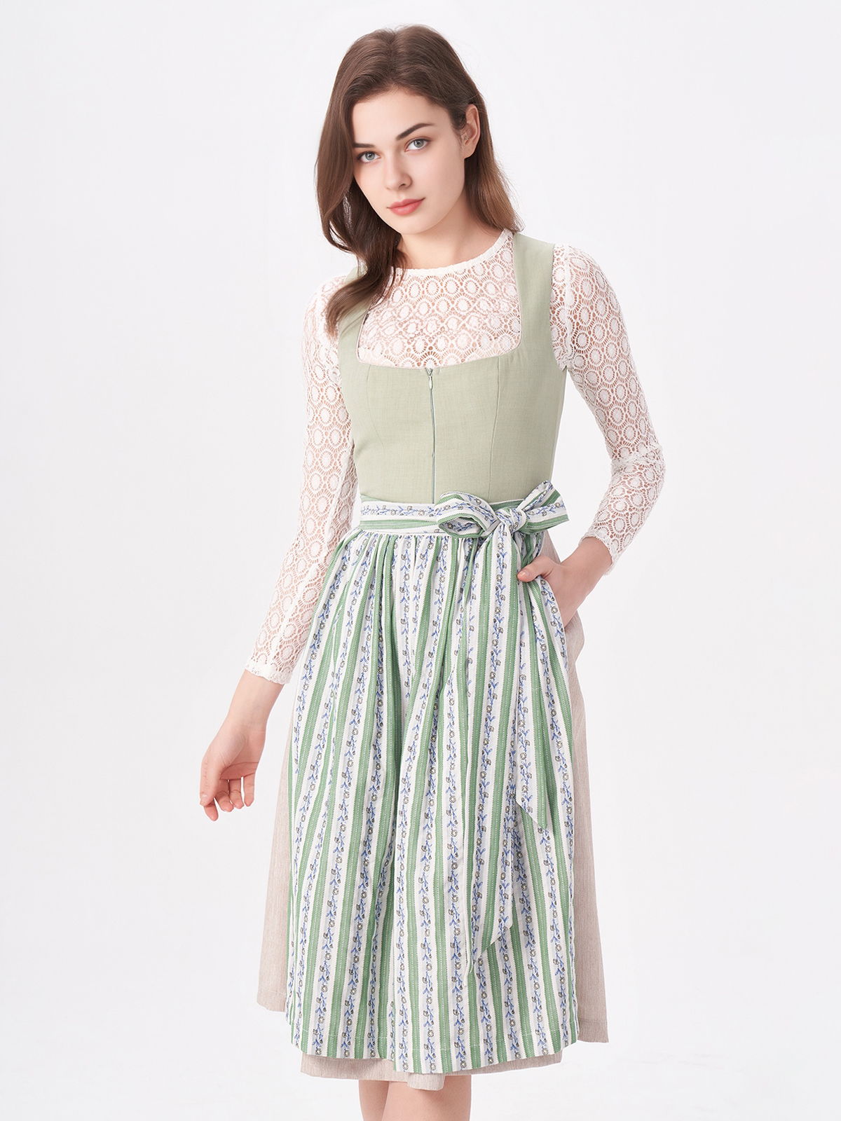 Modernes Dirndl in Grün