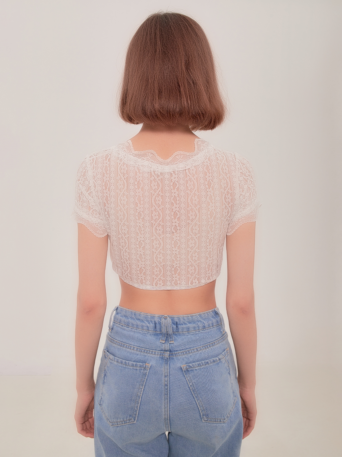 Weiße Dirndlbluse mit Spitze