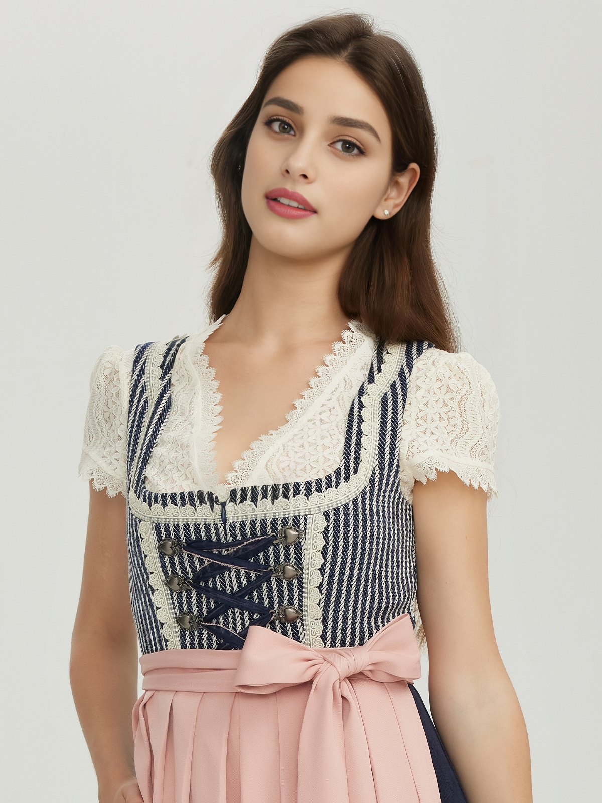 Dirndl mit Kragen in Blau