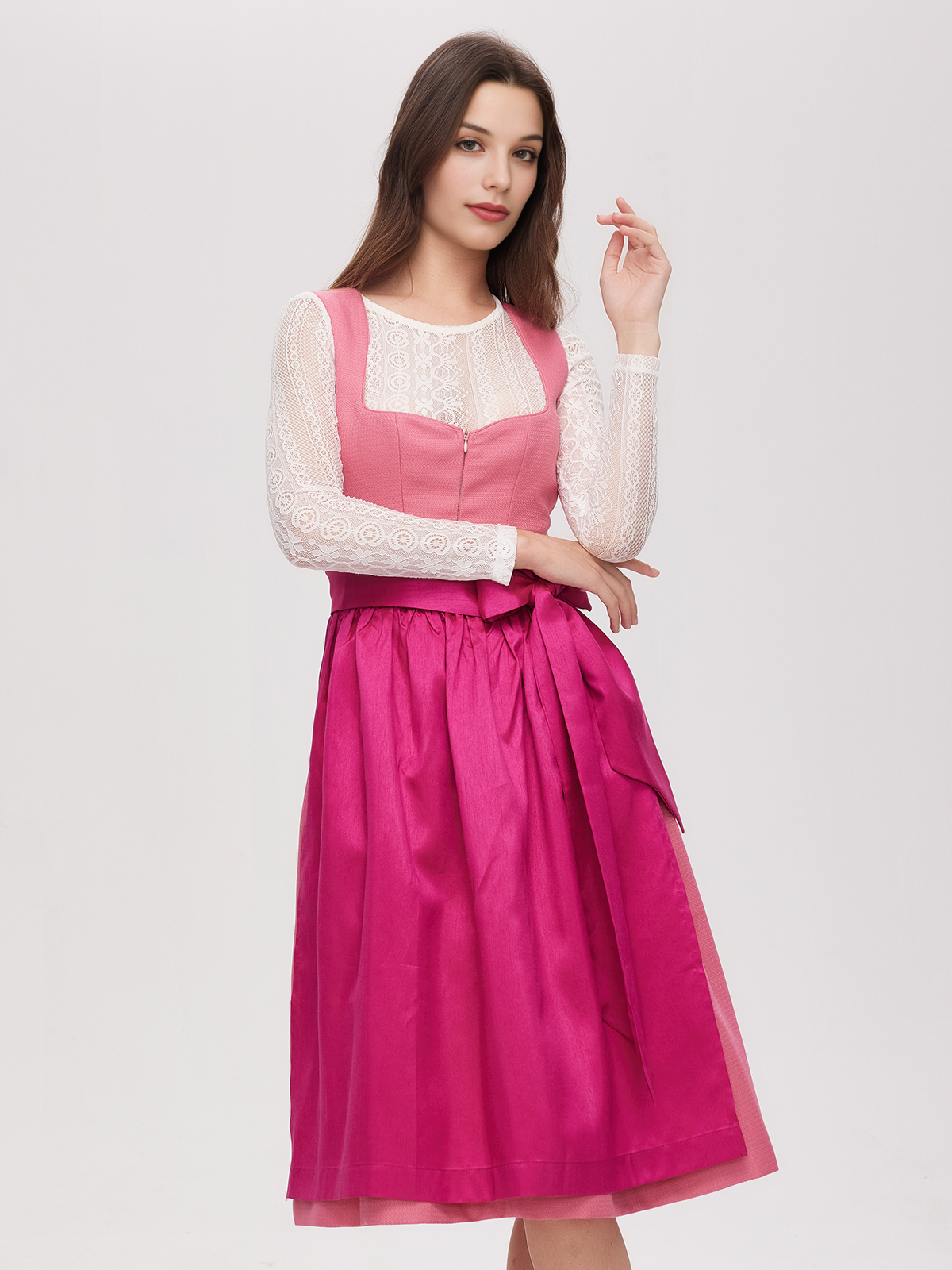 Pinkes Dirndl mit floralen Details