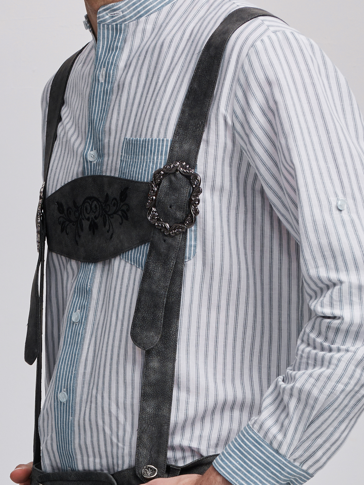 Dirndl in Grau mit hochwertiger Verarbeitung